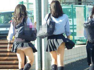 【画像】スカート短すぎてお尻のはじまりが見えてますよｗ[Image] The skirt is too short and you can see the beginning of the butt w