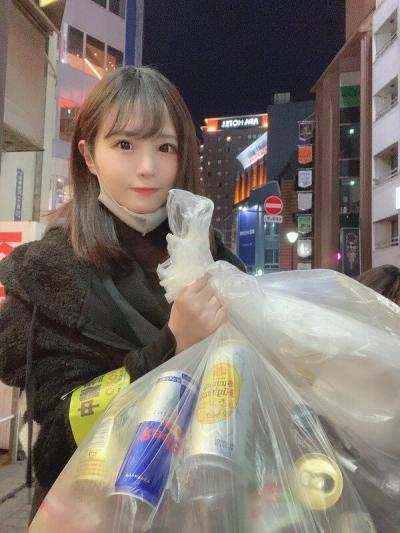 AV女優・日向ひかげさんが舞伎町でゴミ拾い「私は聖人ではないので売春やめろともポイ捨てやめろとも言えませんが」