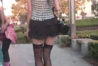 街中で浮きまくってるスタイルが良いミニスカ美脚女子を隠し撮りｗｗｗ【盗撮動画】