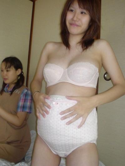 30歳妊娠ポテ腹のアラサー人妻がヌードになってる画像をうｐ[14枚]