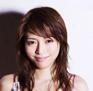 【女優】釈由美子（４０）、「美くびれ」「美脚」にうっとり