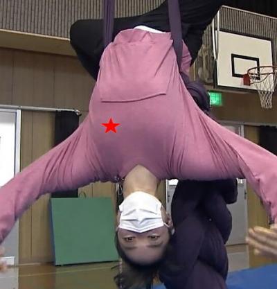 【女子アナ】NHK 塩崎実央アナ、勃起した乳首が浮き上がってしまう放送事故ｗｗｗｗｗｗｗ