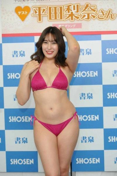 2016年にAKB卒業したハーフ美少女・平田梨奈(22)、ひまわりブラの過激カレンダーイベントでおなネタ逆指名ｗｗ