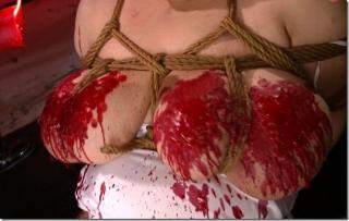 乳縛りにロウソク責め、爆乳緊縛された甘良しずく