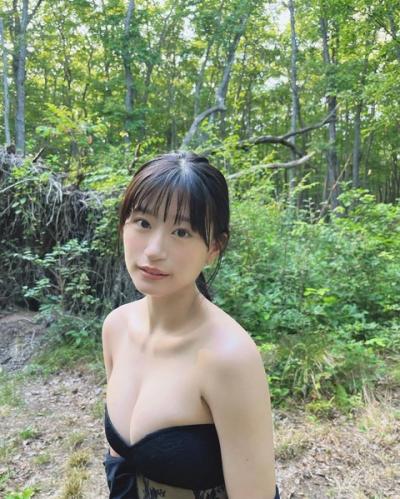 「デカい…」上西怜（22）、谷間あらわな水着姿披露！ 「セクシーすぎる」「グラマラスボディ」絶賛の声殺到