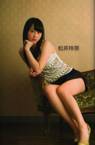 SKE48の松井玲奈の過激舞台公演のエッチ画像！おっぱい揉んだりキスしたり猥褻開脚ｗｗｗ