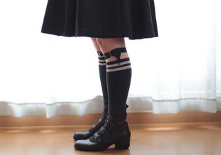 【朗報】　女子の間で「靴下留め」が流行の兆し！！　これは素晴らしい・・・（画像あり）