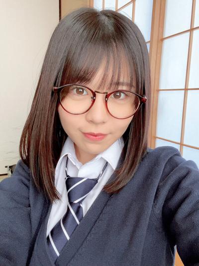 【画像+動画】 メガネっ娘の「こなっちゃん」学校では優等生だけど…。「乳首とアソコをいっぱい舐めて下さい。気持ちいいんです…（＾_＾）v」 柏木こなつ