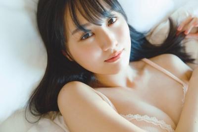 賀喜遥香（20）、ピンクのランジェリー姿初披露！大人な表情でこちらを見つめる