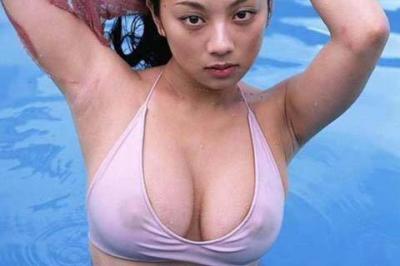 小池栄子 ポロリ画像　乳輪ハミ出て乳首がヤバすぎるゾ！！！！！！！