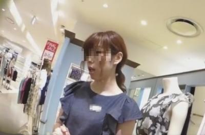 幼妻っぽいママさんパートなアパレルショップ店員ちゃんをパンツ盗撮動画