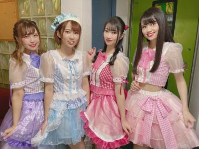 【画像】地下アイドル、売上のために水着でライブさせられてしまうｗｗｗ