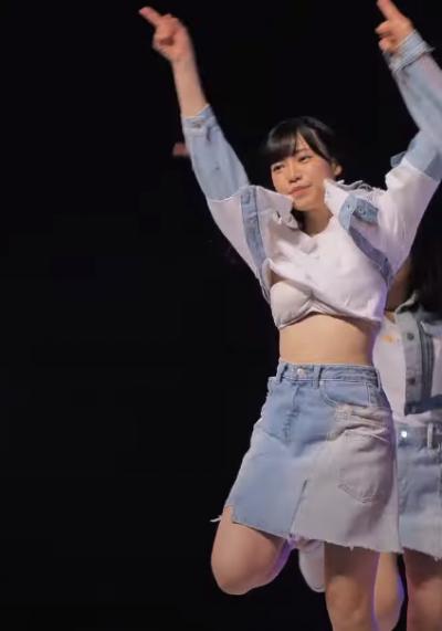 HKT48メンバー運上弘菜がステージで衣装がめくれてブラが丸出しになるハプニング