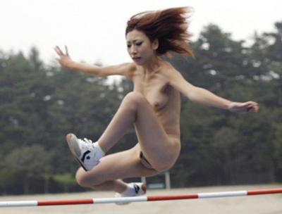 スポーツを全裸でするという謎の風習のエロ画像30枚