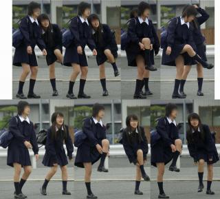 街撮り通学中JKの微エロ画像その28 ソックスを直す仕草、片足上げ、チラリズム。