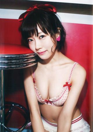 渡辺美優紀　ショートカットも可愛いキュートなラスト水着?おっぱい画像