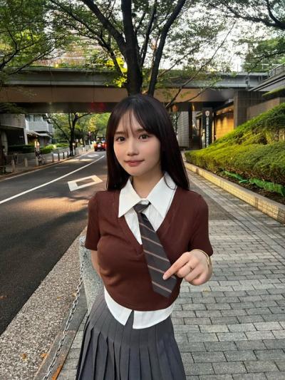 元AKB 矢作萌夏さん巨乳制服姿を公開！！