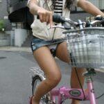 【画像あり】こういうスカートを履いて自転車に乗る女、頭悪い説