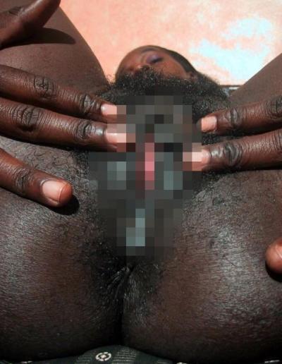【黒人エロ画像】サーモンピンクの膣がヒクヒク…黒人さんのおまんこが思ったより綺麗でエロすぎるｗｗｗ