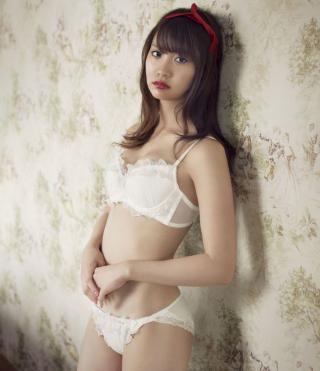AKB48永尾まりや(20)のムチムチなランジェリー姿のグラビアエロ画像
