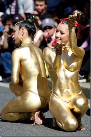 金粉ショウ 露出 奇祭】金粉ショーのおっぱい祭り画像 - 性癖エロ画像 センギリ