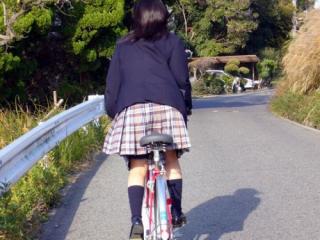 【三次画像あり】 ミニスカの女子高生が自転車に乗ってるとドキっとするよね！ 53枚 part.13