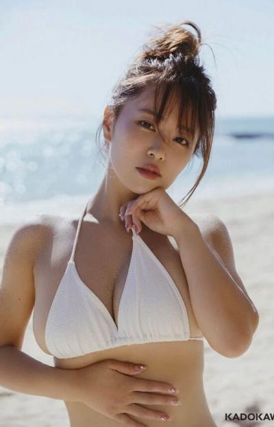 声優・井口裕香、35歳で白水着に挑戦　写真集の先行カットを公開