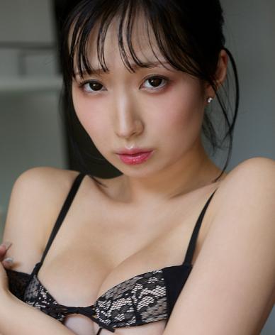 まゆ(バーレスク)最新グラビア水着画像　20枚