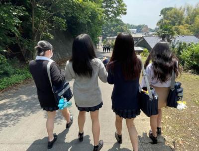 【画像】こんな女子高生の後ろ姿見ながらならどこまでついて行けるよなｗｗ