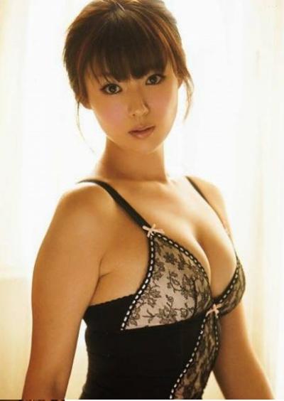 深田恭子　９年ぶりに人気女優が巨乳ムチムチボディを見せるおっぱい画像