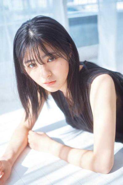 村上愛花　最新グラビア画像　12枚