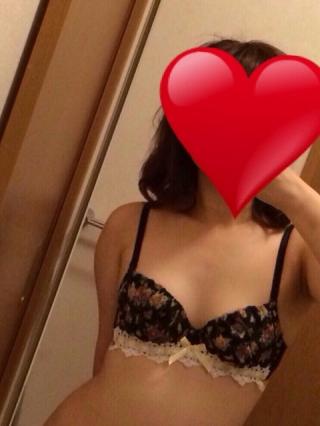 現役女子大生が顔晒しながらむっちり半裸のおっぱい見せるエロ写メ