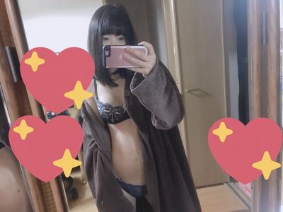 素人自撮り画像 オッパイ丸出しからM字開脚も!ムラムラしてる女の子の性欲が大暴走!