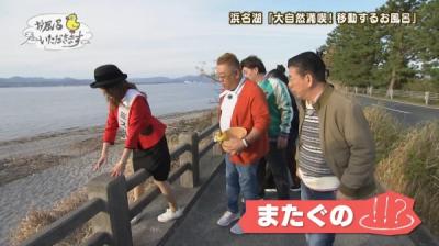 小島瑠璃子、NHKの湯けむり旅でバスタオルから谷間チラ見えするお色気姿を晒すw