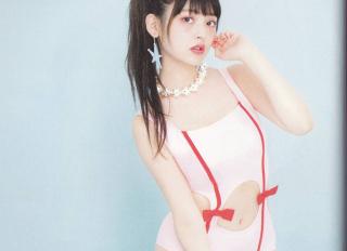 巨乳と噂の人気声優・上坂すみれが写真集で谷間チラ見せ水着を公開