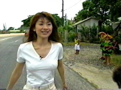 篠原涼子、ブラジャーの肩紐がずり落ち乳首丸出し放送事故wwww