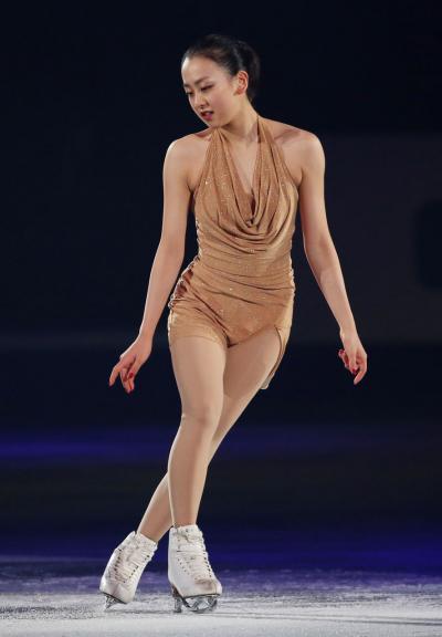 【フィギュアスケート】浅田真央、「姉の舞に負けないほどお〇ぱいが急成長」魅せつけた「ワンピ」の特徴！w