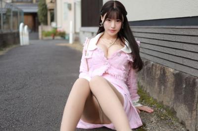 美巨乳美女が奈良公園周辺で野外露出！？撮影に従順な着衣巨乳に下着巨乳を目撃できるエロ画像80枚