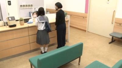 患者にわいせつ行為をする医者が急増…少女を診察台に縛り付け種付けする中出しGIF画像