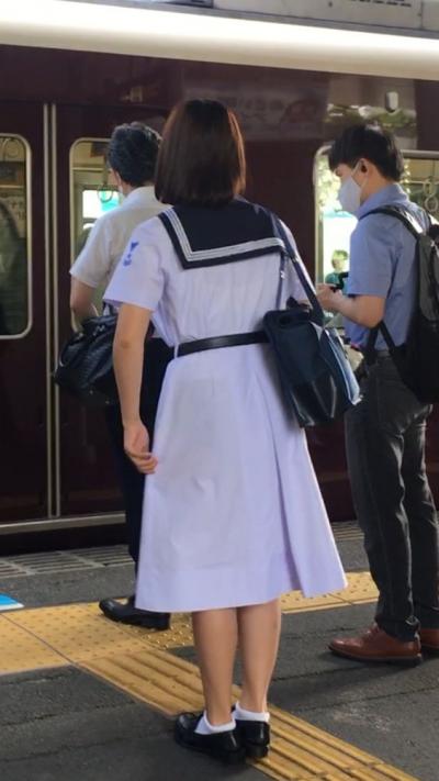 神戸・芦屋のスカート丈が長く美しいJC・JKの制服、なぜ長い？