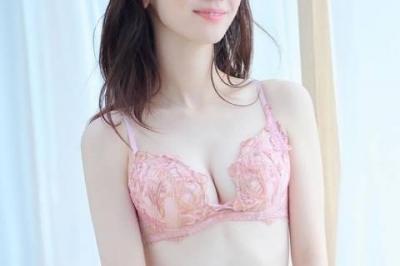 柏木由紀、下着おっぱい！透け透けパンティの股間がエロくてたまらんｗｗｗｗｗｗ