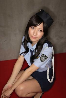 こんな婦人警官いてほしい：戸田れいのコスプレが素敵です