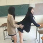 【GIF】日本の女子高生、下品すぎるｗｗｗ