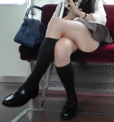 JK 街撮り画像｜若い足を楽しむ女子高生の街撮り美脚画像　46枚