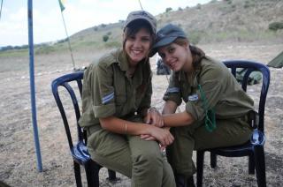 【画像】イスラエルの女性兵士の美しさが異常