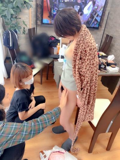 元秋葉メイドのヤリマン美少女AV女優・深田結梨、AV撮影前にマン毛の手入れ姿を晒すwww