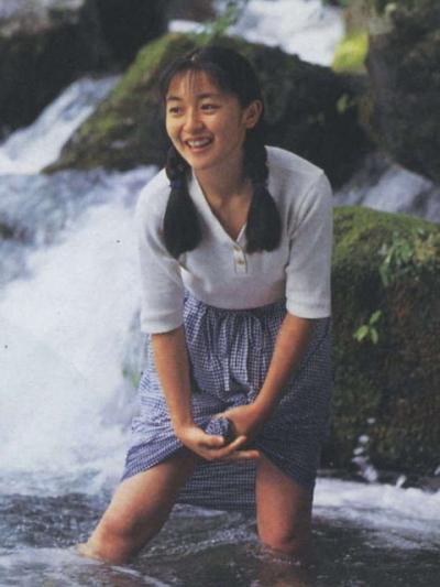 酒井美紀、わき役女優の１０代の若い頃の水着ブルマ画像