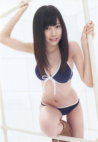 NMB48の渡辺美優紀がエロいケツを披露してるグラビアエロ画像