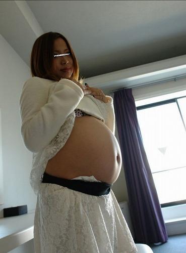 20代後半の妊婦姿の奥様がＨな感じになってるハメ撮りでシコシコしましょう[25枚]