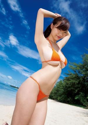 【清楚系爆乳】鷹羽澪といい青山ひかるといい管理人はちょいブサ巨乳に弱いらしいwの図